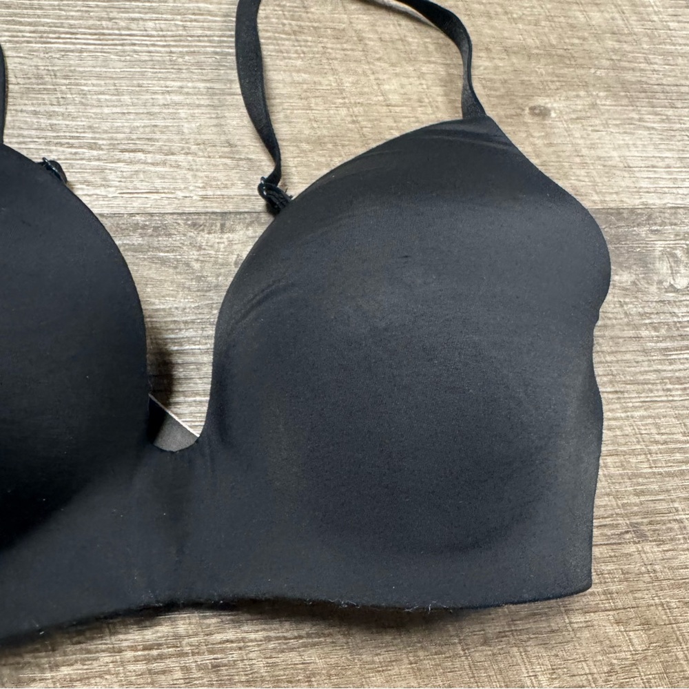 Victoria’s Secret No Wire Black Bra Size 32D - Picture 2 of 4